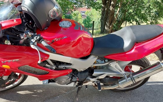 Gebrauchtmotorrad Honda VTR 1000 F Fire Storm - Bild 3