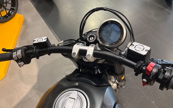 Gebrauchtmotorrad Ducati Scrambler Nightshift - Bild 4