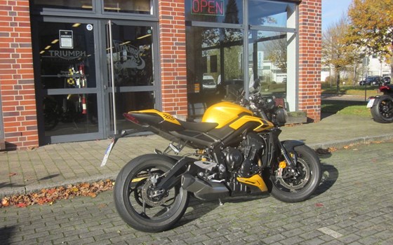 Gebrauchtmotorrad Triumph Street Triple 765 RS - Bild 11