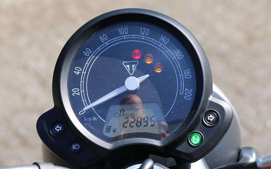 Gebrauchtmotorrad Triumph Street Twin - Bild 11