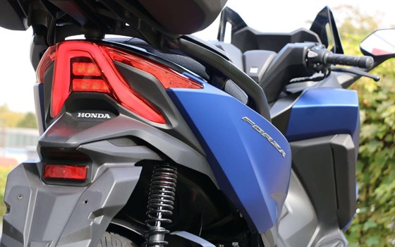 Gebrauchtmotorrad Honda Forza 125 - Bild 7