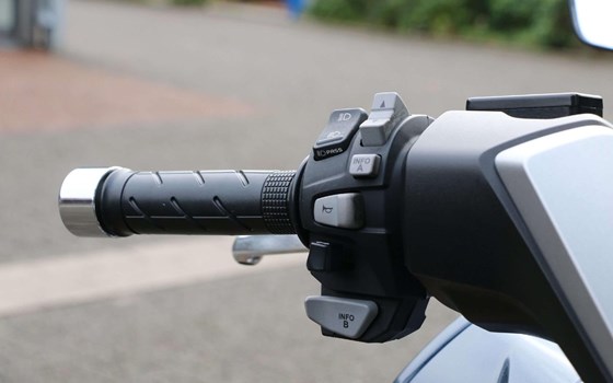 Gebrauchtmotorrad Honda Forza 300 - Bild 11