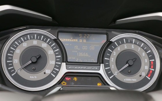 Gebrauchtmotorrad Honda Forza 300 - Bild 7