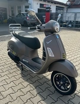 Gebrauchtmotorrad Vespa GTS 125 Super Tech - Bild 6