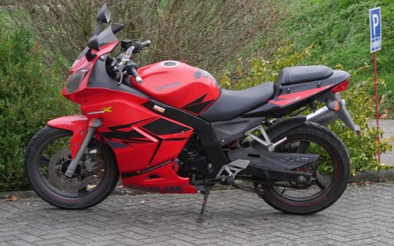 Gebrauchtmotorrad Daelim Roadwin 125 - Bild 2