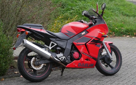 Gebrauchtmotorrad Daelim Roadwin 125 - Bild 5