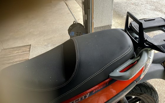 Gebrauchtmotorrad Aprilia Sportcity 300 Cube - Bild 3