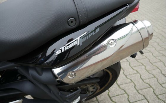 Gebrauchtmotorrad Triumph Street Triple - Bild 23
