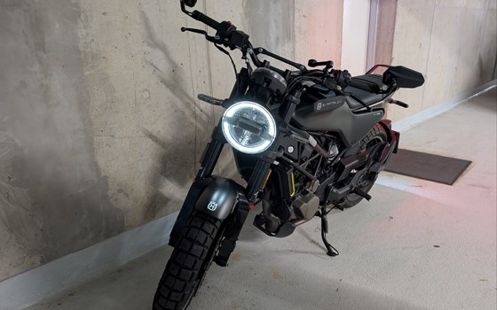 Gebrauchtmotorrad Husqvarna Svartpilen 125 - Bild 10