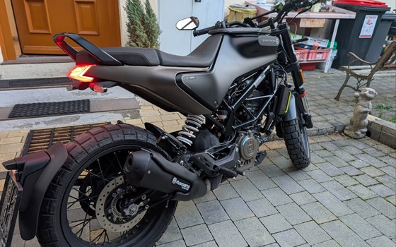Gebrauchtmotorrad Husqvarna Svartpilen 125 - Bild 2
