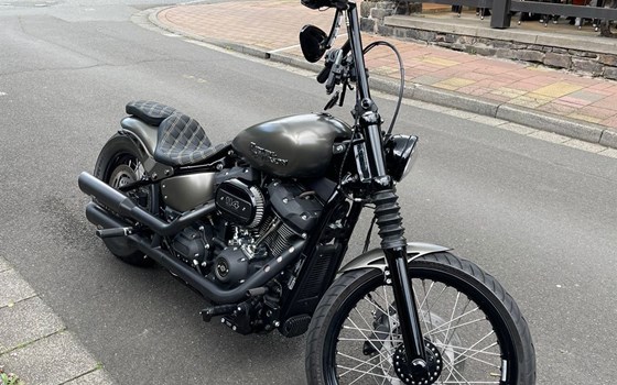 Gebrauchtmotorrad Harley-Davidson Dyna Street Bob Special - Bild 11