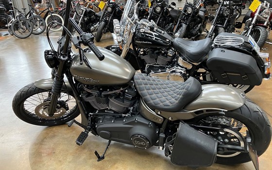 Gebrauchtmotorrad Harley-Davidson Dyna Street Bob Special - Bild 2