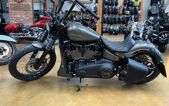 Gebrauchtmotorrad Harley-Davidson Dyna Street Bob Special - Bild 3