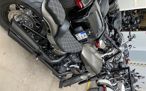 Gebrauchtmotorrad Harley-Davidson Dyna Street Bob Special - Bild 7