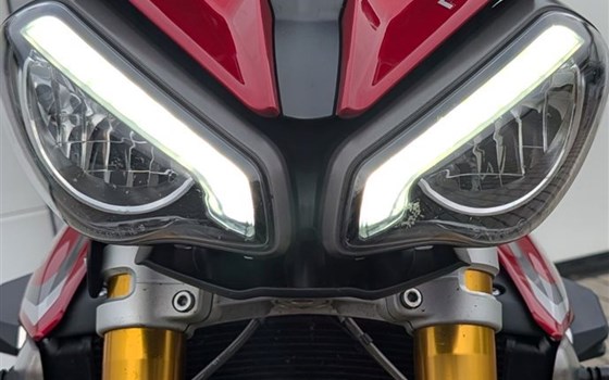 Gebrauchtmotorrad Triumph Speed Triple 1200 RS - Bild 1