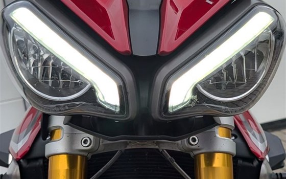 Gebrauchtmotorrad Triumph Speed Triple 1200 RS - Bild 1