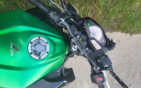 Motorrad Occasion Kawasaki Z 300 - Bild 6