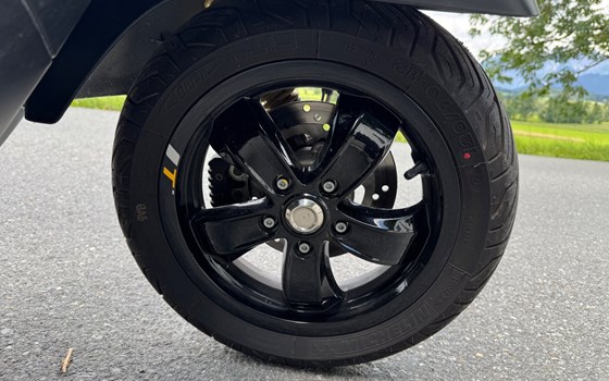 Gebrauchtmotorrad Vespa GTS 300 Super Tech - Bild 7