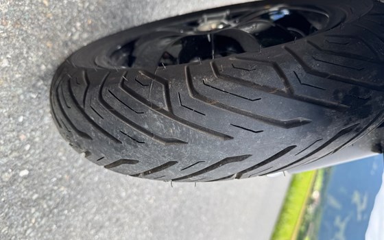 Gebrauchtmotorrad Vespa GTS 300 Super Tech - Bild 8