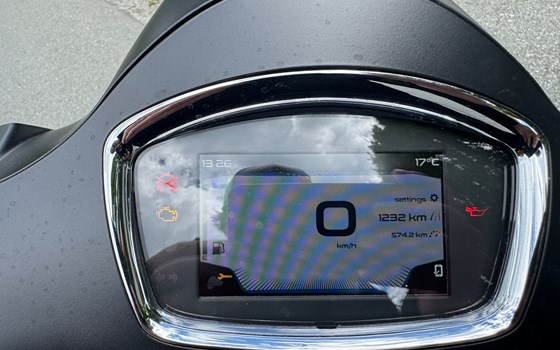 Gebrauchtmotorrad Vespa GTS 300 Super Tech - Bild 9