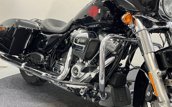 Gebrauchtmotorrad Harley-Davidson Touring Electra Glide Standard FLHT - Bild 14