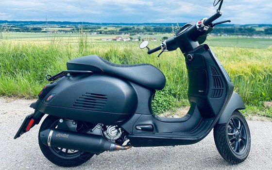 Gebrauchtmotorrad Vespa GTS 300 hpe Super Sport - Bild 1
