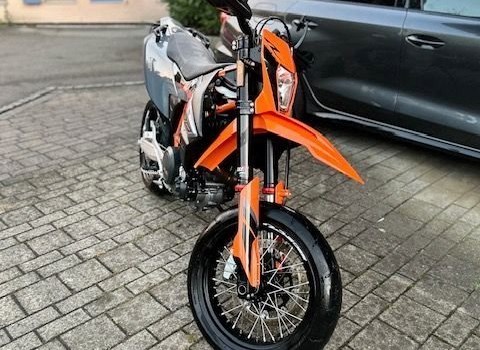 Motorrad Occasion KTM 690 SMC R - Bild 3