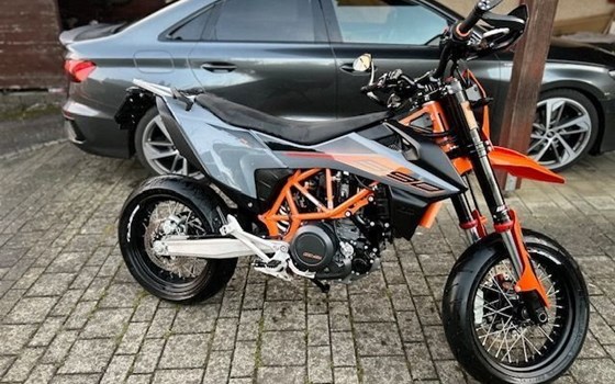 Motorrad Occasion KTM 690 SMC R - Bild 4