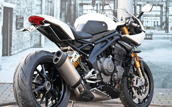 Gebrauchtmotorrad Triumph Speed Triple 1200 RR - Bild 12