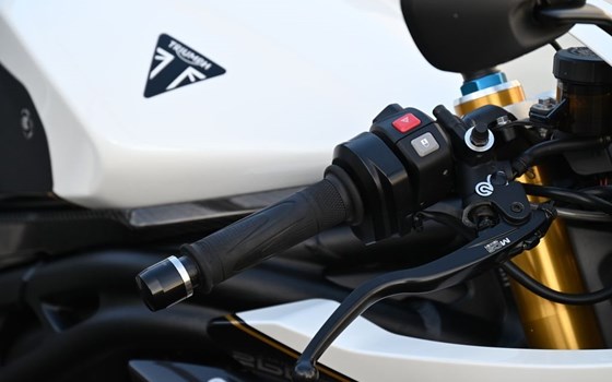 Gebrauchtmotorrad Triumph Speed Triple 1200 RR - Bild 5