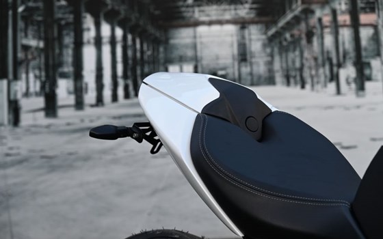 Gebrauchtmotorrad Triumph Speed Triple 1200 RR - Bild 8