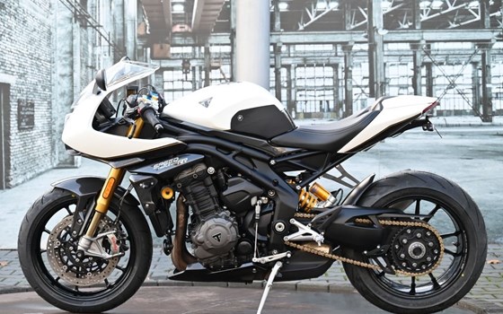 Gebrauchtmotorrad Triumph Speed Triple 1200 RR - Bild 9