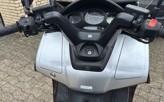 Gebrauchtmotorrad Honda Silver Wing 600 - Bild 12