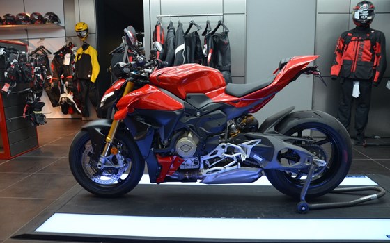 Gebrauchtmotorrad Ducati Streetfighter V4 S - Bild 1