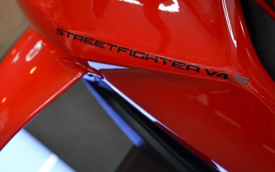 Gebrauchtmotorrad Ducati Streetfighter V4 S - Bild 12