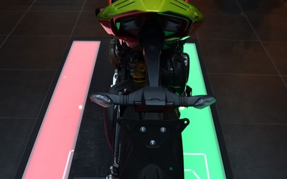 Gebrauchtmotorrad Ducati Streetfighter V4 Lamborghini - Bild 4