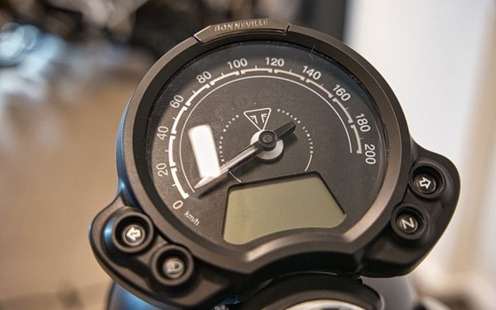 Gebrauchtmotorrad Triumph Speed Twin 900 - Bild 12