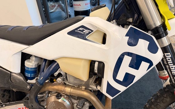 Gebrauchtmotorrad Husqvarna FE 250 - Bild 4
