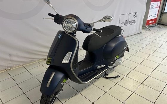 Gebrauchtmotorrad Vespa GTS 300 hpe Super Tech - Bild 2