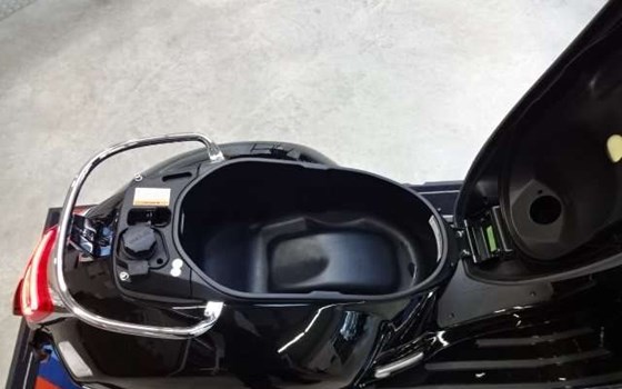 Gebrauchtmotorrad Vespa GTS 300 - Bild 10