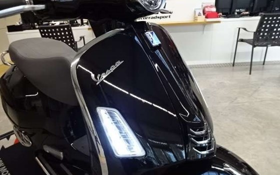 Gebrauchtmotorrad Vespa GTS 300 - Bild 11