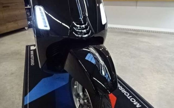 Gebrauchtmotorrad Vespa GTS 300 - Bild 13