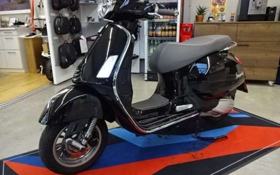 Gebrauchtmotorrad Vespa GTS 300 - Bild 2