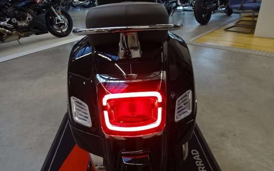 Gebrauchtmotorrad Vespa GTS 300 - Bild 4