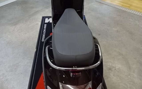 Gebrauchtmotorrad Vespa GTS 300 - Bild 5