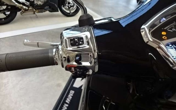 Gebrauchtmotorrad Vespa GTS 300 - Bild 7