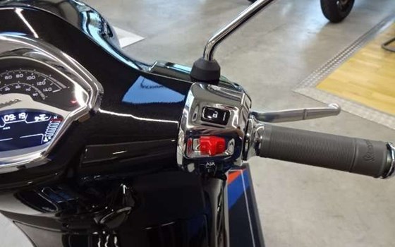 Gebrauchtmotorrad Vespa GTS 300 - Bild 8