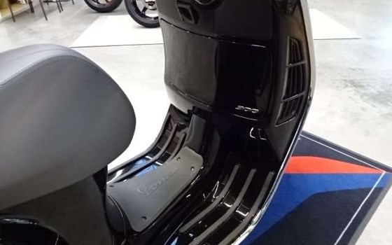 Gebrauchtmotorrad Vespa GTS 300 - Bild 9