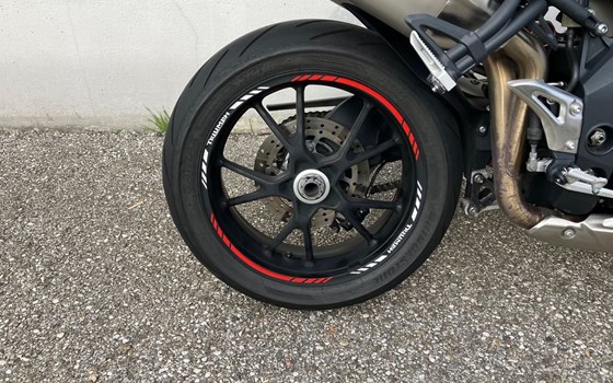 Gebrauchtmotorrad Triumph Speed Triple 1050 - Bild 11