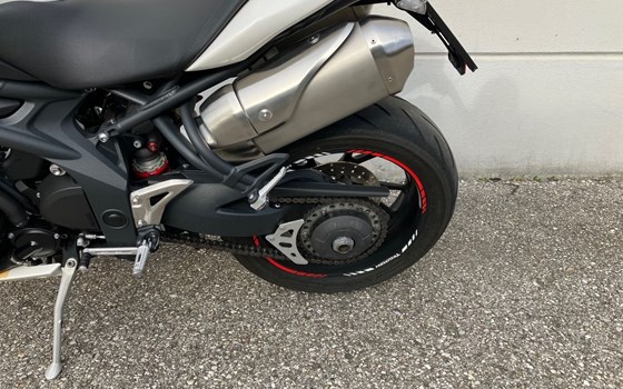 Gebrauchtmotorrad Triumph Speed Triple 1050 - Bild 9